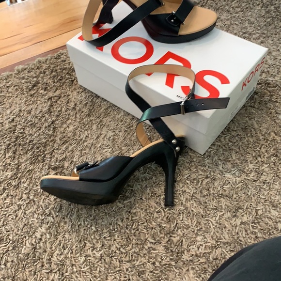 KORS Michael Kors ankle wrap sandals - Picture 3 of 5